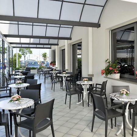 Hotel Ciondolo D'Oro Rimini Kültér fotó