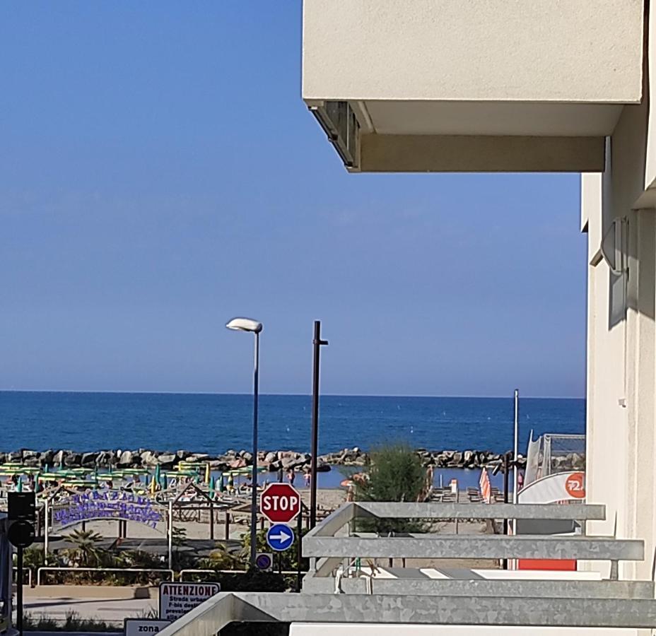 Hotel Ciondolo D'Oro Rimini Kültér fotó
