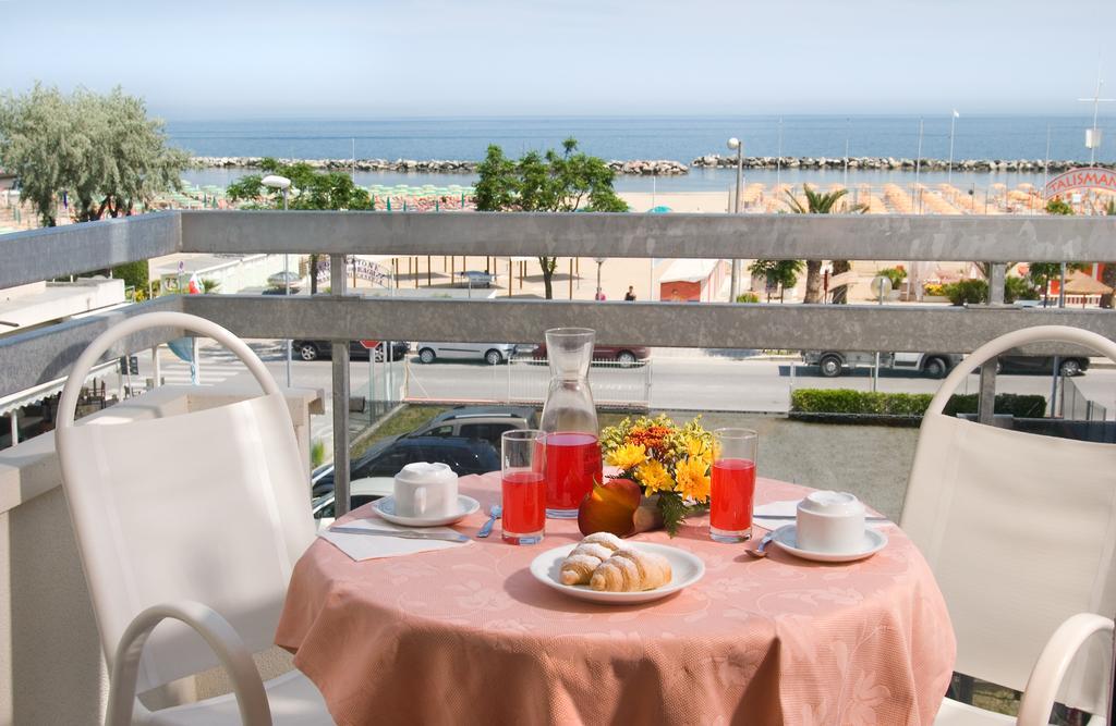 Hotel Ciondolo D'Oro Rimini Szoba fotó