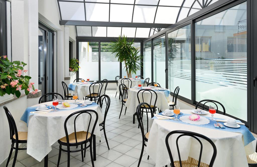 Hotel Ciondolo D'Oro Rimini Kültér fotó