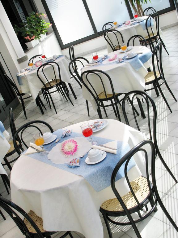 Hotel Ciondolo D'Oro Rimini Kültér fotó