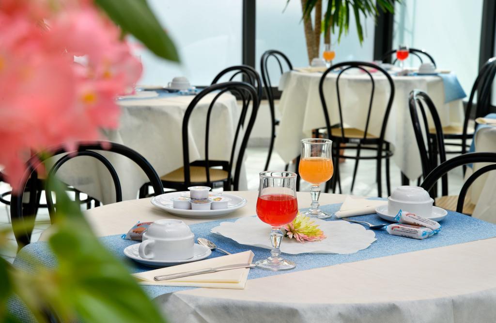 Hotel Ciondolo D'Oro Rimini Kültér fotó