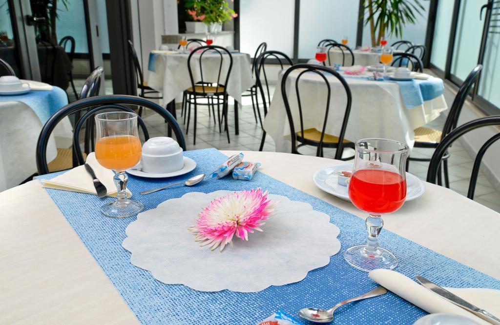 Hotel Ciondolo D'Oro Rimini Kültér fotó