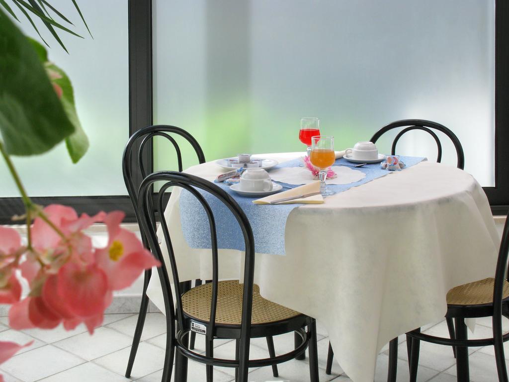 Hotel Ciondolo D'Oro Rimini Kültér fotó