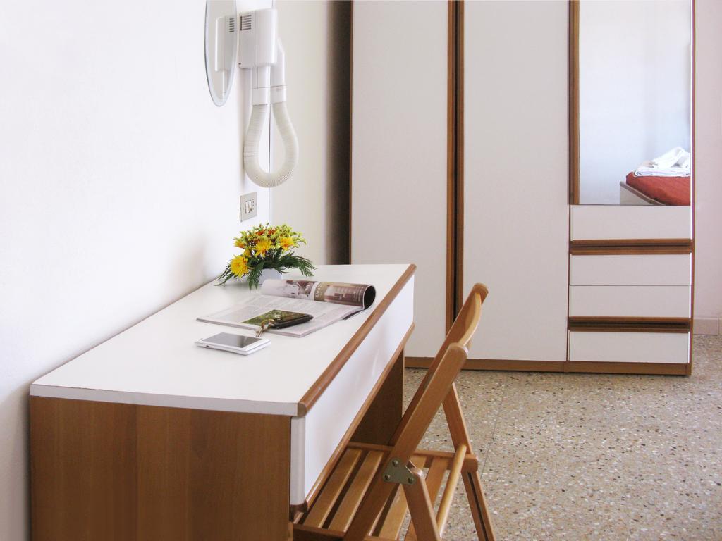 Hotel Ciondolo D'Oro Rimini Kültér fotó