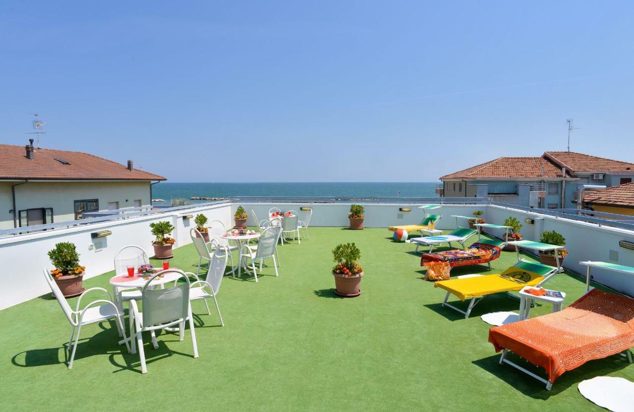 Hotel Ciondolo D'Oro Rimini Kültér fotó